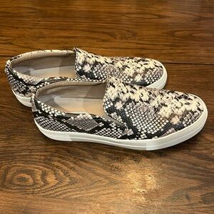 Women’s Steve Madden Snakeskin Slides Size 10